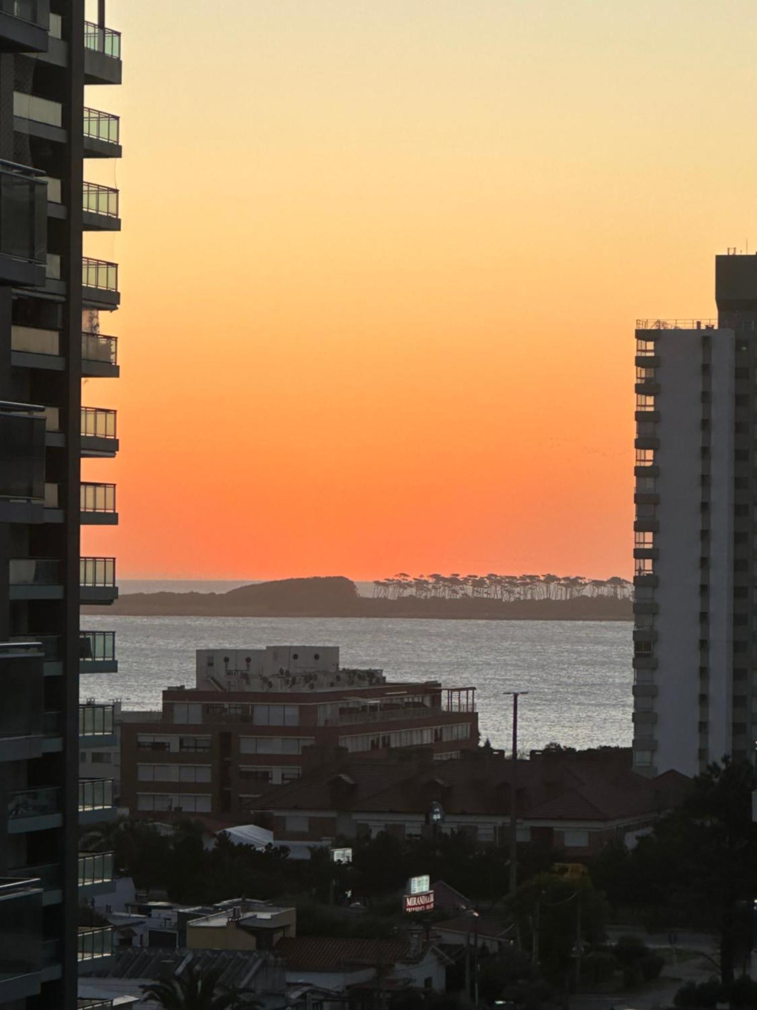 Hermoso Apartamento, Torre De Categoria Long Beach, En La Mejor Ubicacion De プンタ・デル・エステ エクステリア 写真